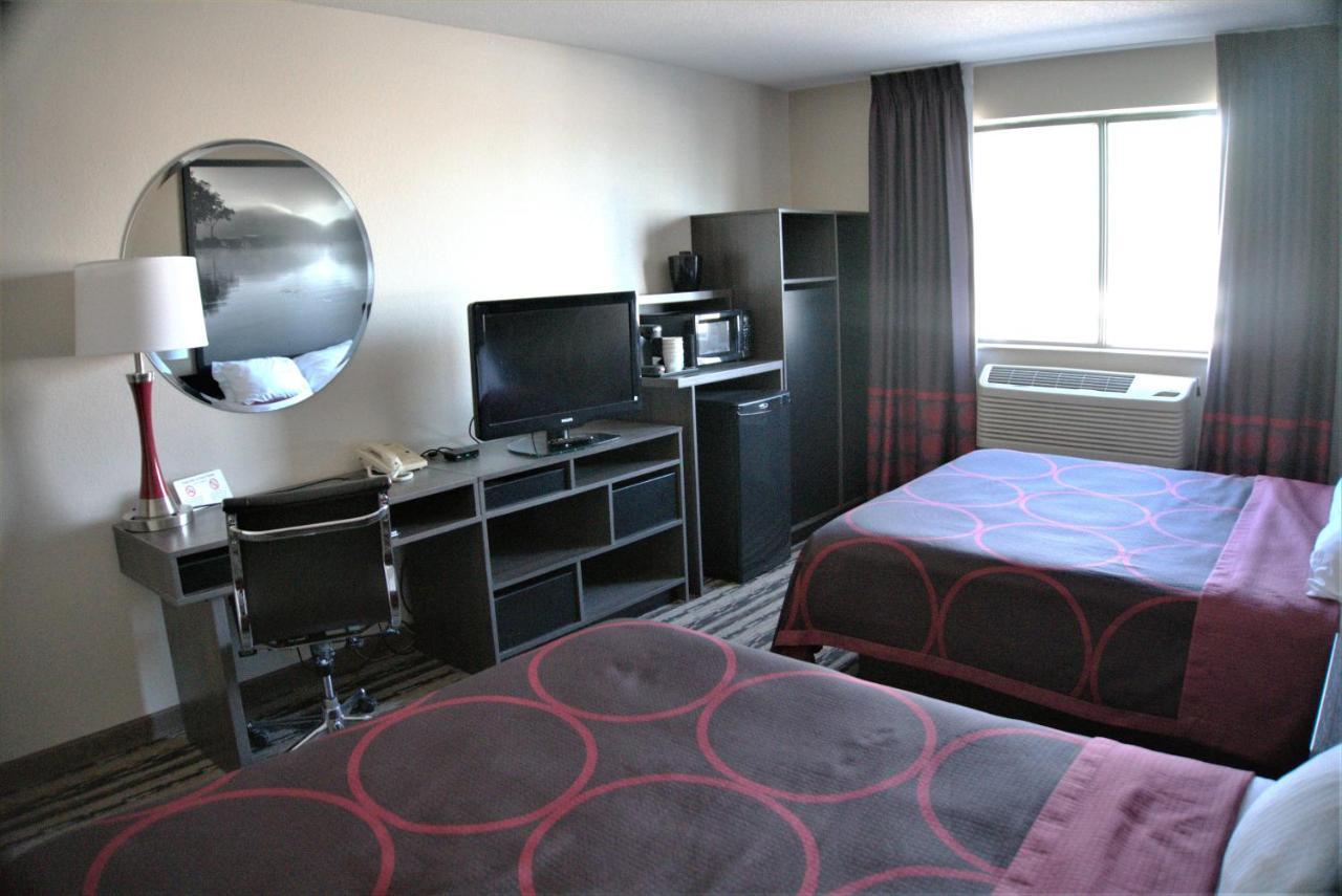 Super 8 By Wyndham Spirit Lake/Okoboji Room photo