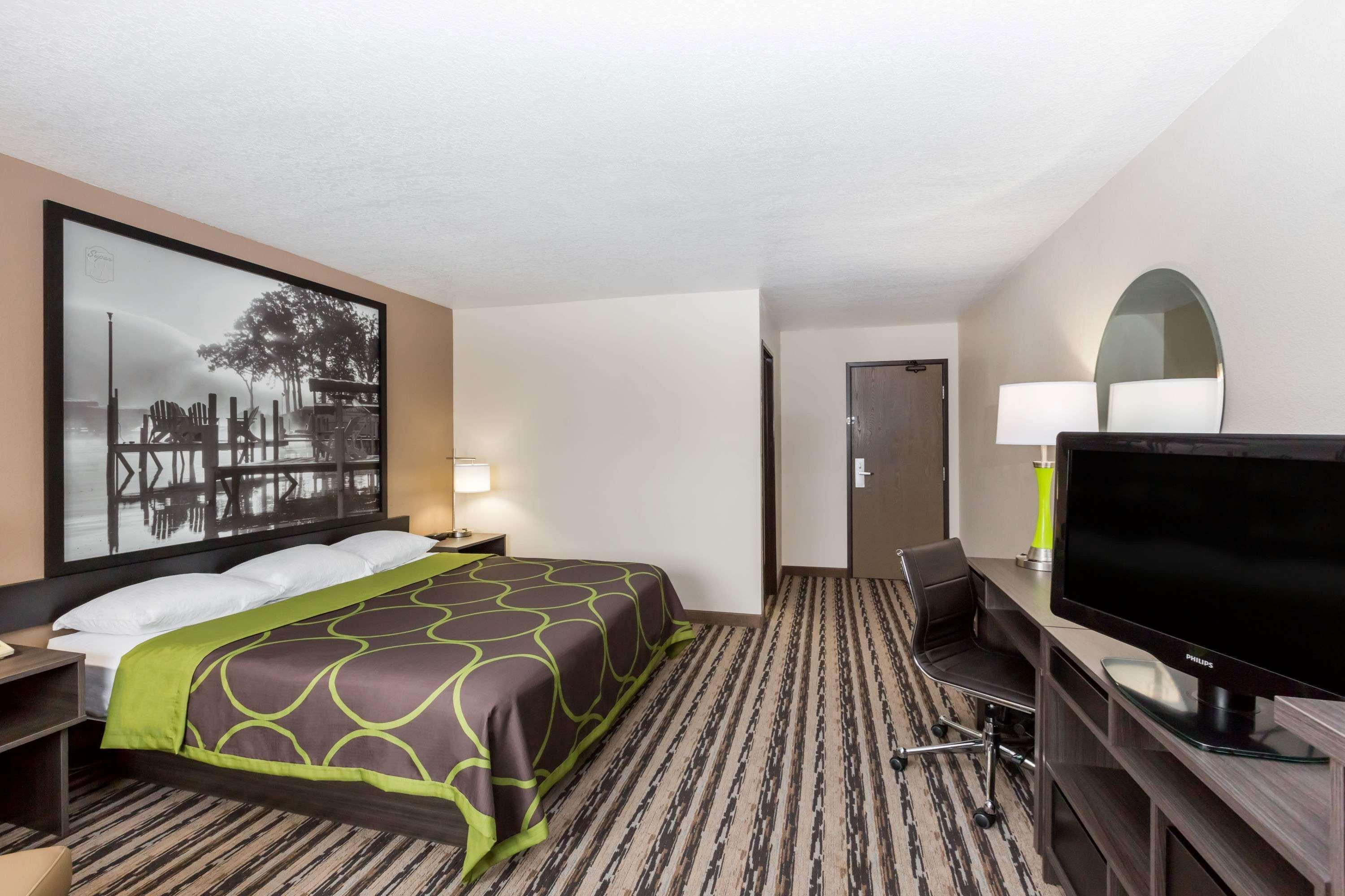 Super 8 By Wyndham Spirit Lake/Okoboji Exterior photo