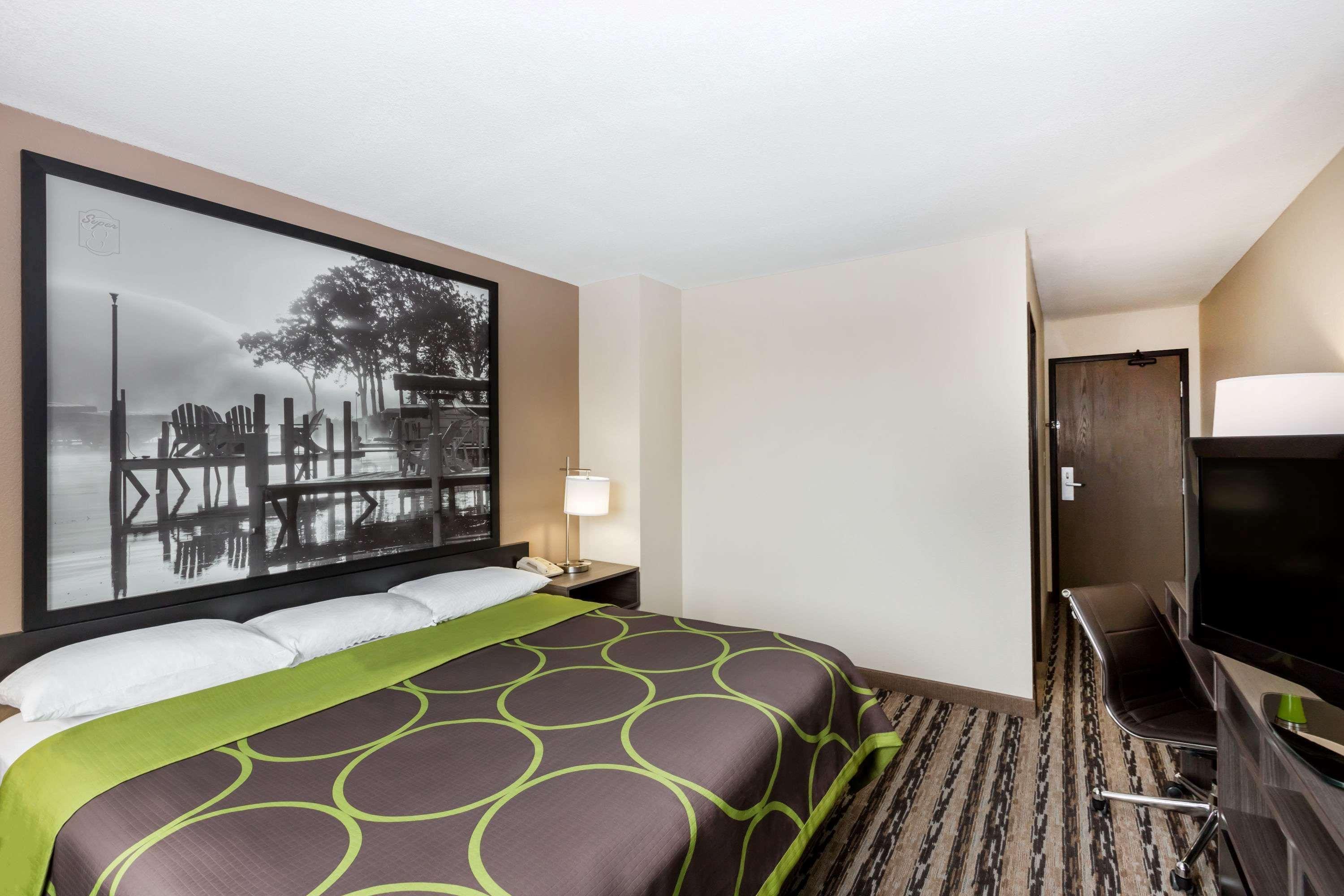 Super 8 By Wyndham Spirit Lake/Okoboji Exterior photo